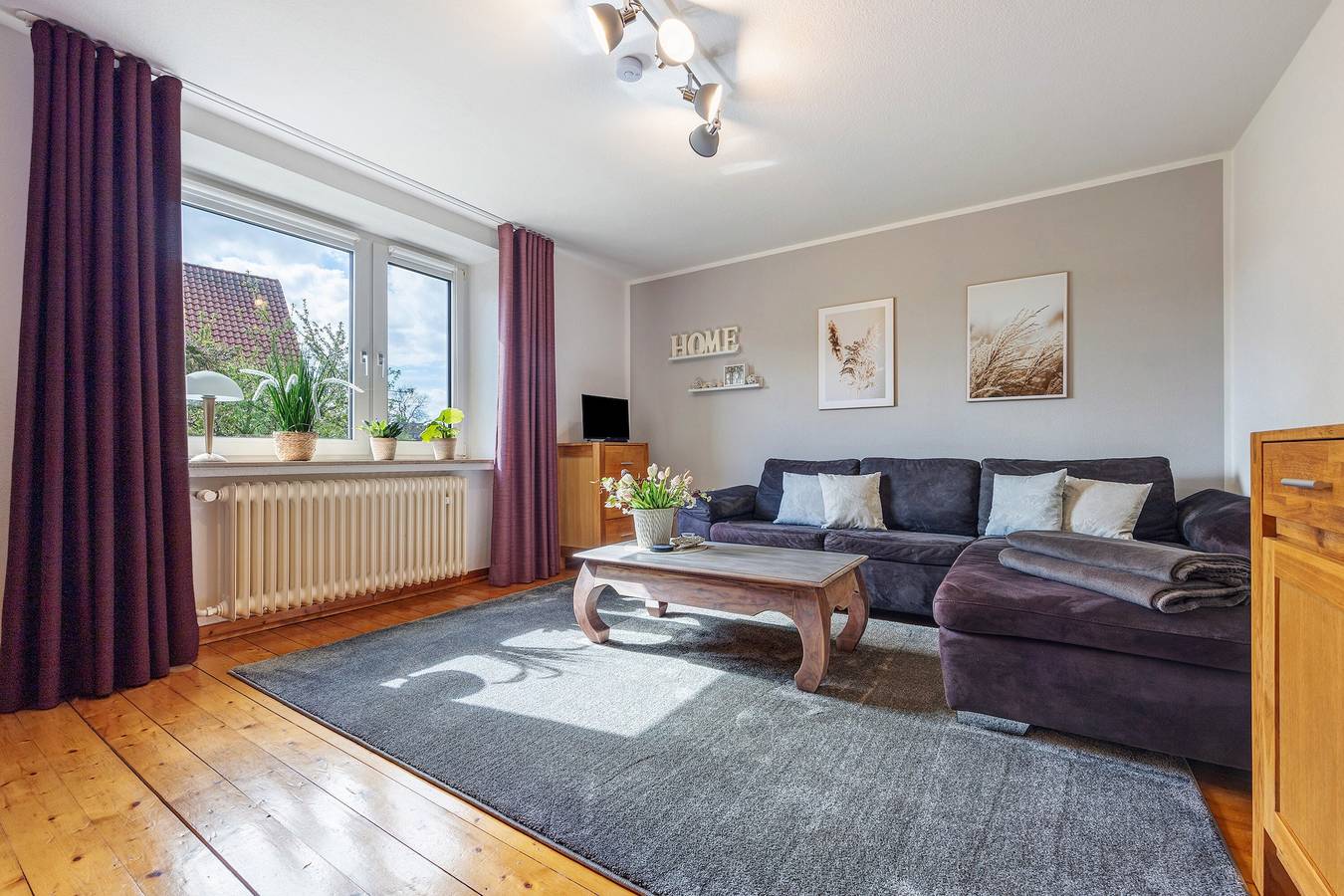 Ganze Wohnung, Ferienwohnung 'Weserberglandblumen' mit Bergblick, Privatem Garten und Wlan in Bad Pyrmont, Weserbergland