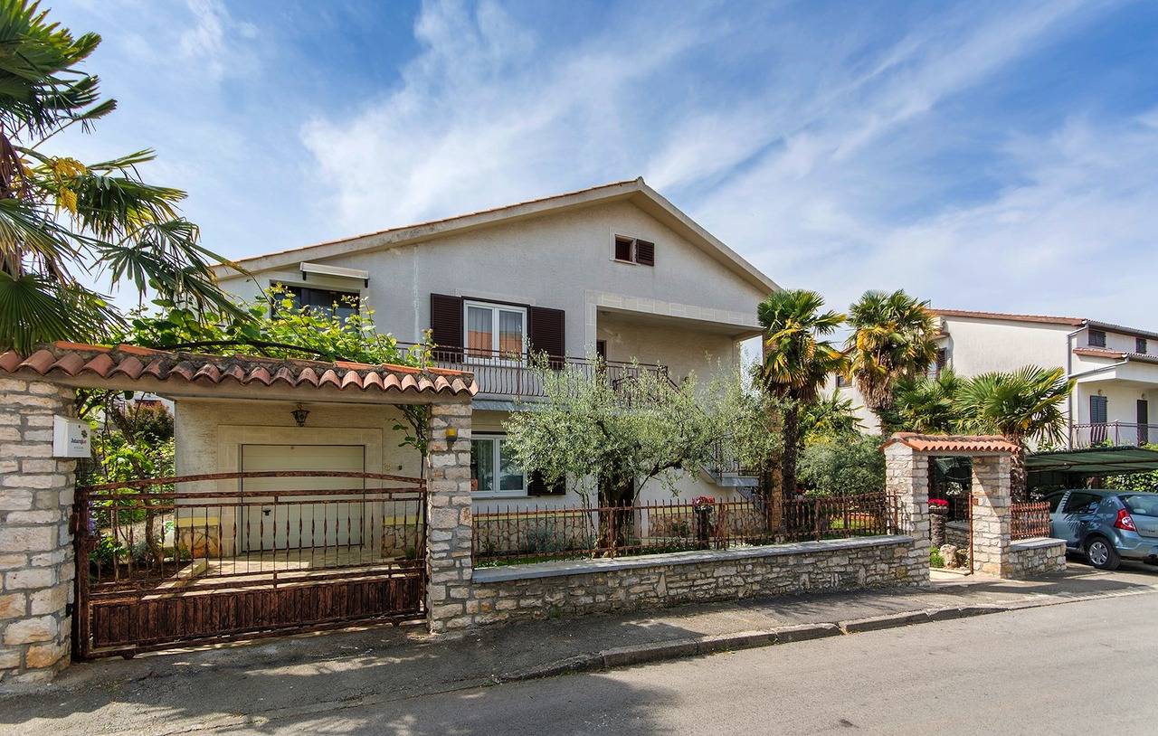 Appartamento intero, Appartamento con 2 Camere da Letto Emili A5 Iv con Balcone
 in Parenzo, Porec e dintorni