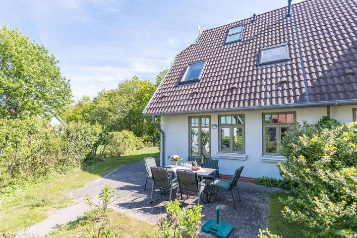 Ferienhaus für 6 Personen, mit Terrasse und Garten in Wustrow