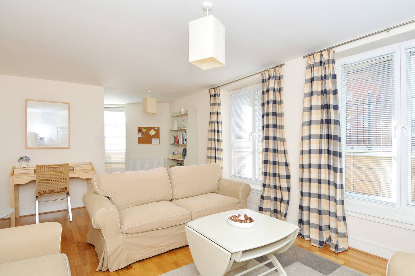 Entire apartment, 201 Quiet 2 bedroom property with secure private parking in Edinburgh, Edinburgh And Lothian