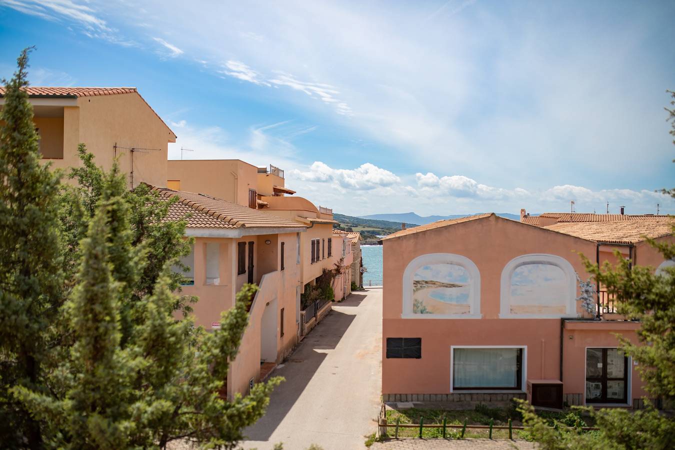 Appartement entier, Appartement "Veranda borgo Isola Rossa" avec vue sur la mer, climatisation, Wi-Fi et terrasse in Trinità d'Agultu e Vignola, Olbia-Tempio
