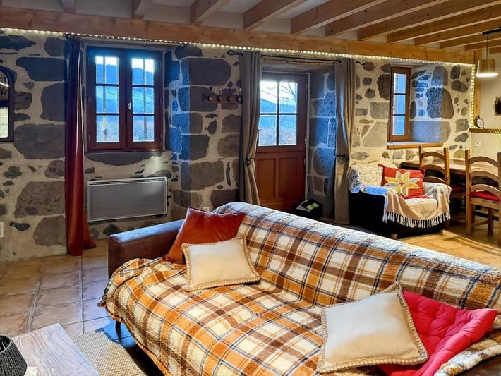 Location de vacances pour 6 personnes, avec vue et jardin à Saint-Projet-de-Salers - 3