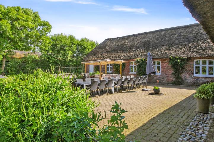 Ferienhaus für 20 Personen, mit Garten und Whirlpool sowie Terrasse und Sauna, mit Haustier am Wattenmeer