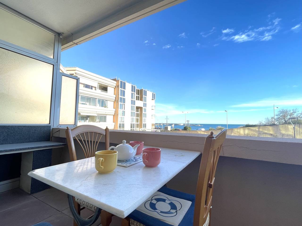 Entire apartment, 2-room beachfront apartment with pool - Sète in Sete, Mediterranean Coast (France)