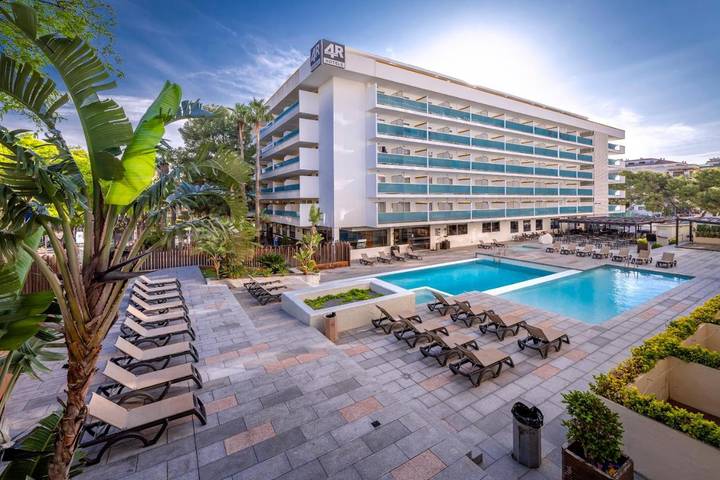Hôtel pour 2 personnes, avec piscine ainsi que sauna et jardin