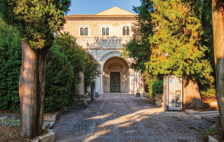 Accogliente appartamento con parcheggio, piscina, terrazza e cucina vicino a Bolognano e Orta in Tocco da Casauria, Parco Nazionale della Majella