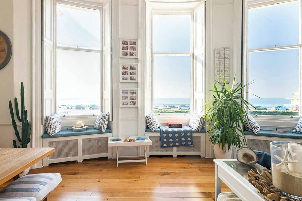 Log Cabin for 4 People in Brighton, Sussex