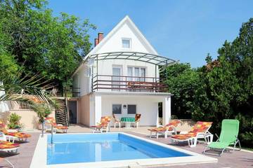 Ferienhaus für 8 Personen, mit Garten in Balatonalmadi