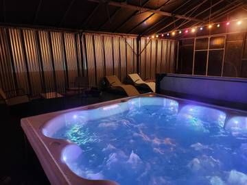 Gîte pour 4 personnes, avec terrasse et jacuzzi à Savonnières
