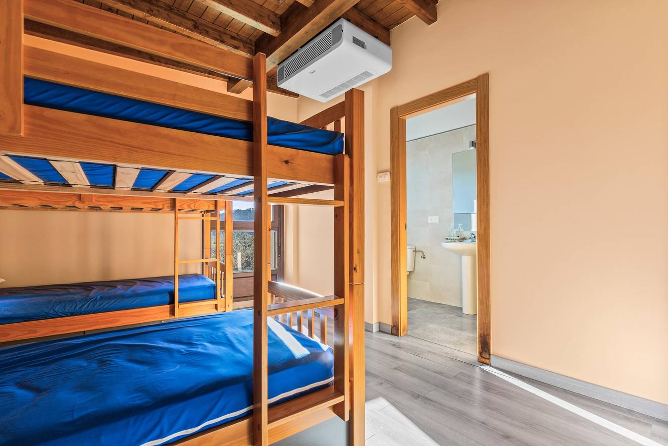 Zimmer 'Habitacion 3' mit Bergblick, Wi-Fi und Klimaanlage in Villaviciosa, Costa Verde (Spanien)