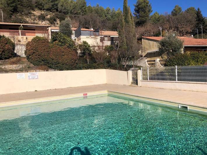 Location de vacances pour 4 personnes, avec piscine ainsi que terrasse et vue à Saint-Martin-de-Brômes - 4