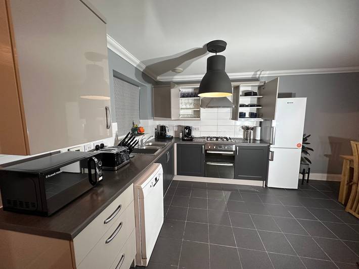 4 Bedroom Ipswich Home - Sleeps 8 - Free Parking in Ipswich, Suffolk