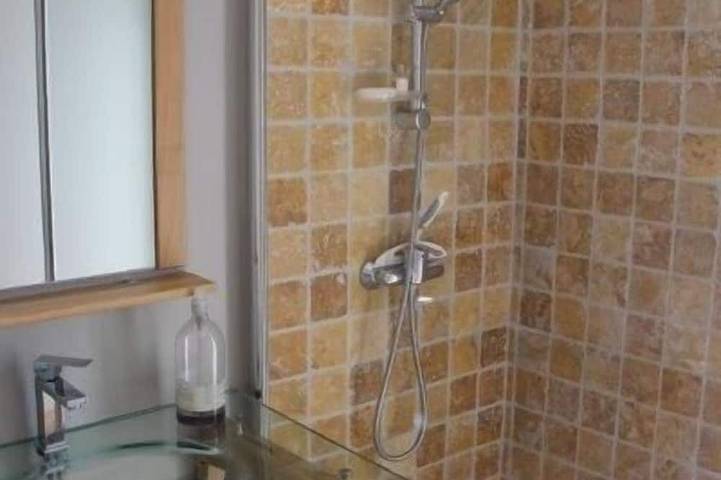 Gîte pour 4 personnes, avec terrasse et jardin, animaux acceptés à Roche-Saint-Secret-Béconne - 4