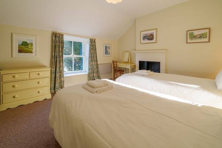 7 Low Glenridding -  With off-street parking in Glenridding, Lake District