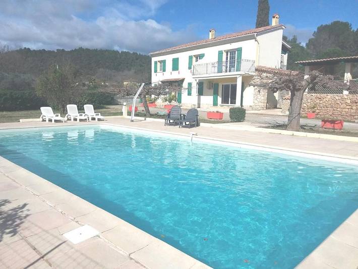 Location de vacances pour 4 personnes, avec jardin ainsi que piscine et vue à Les Arcs (Var)