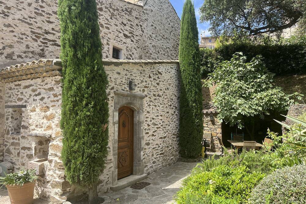 Charming renovated stone property within the village of La Garde Freinet. in La Garde-Freinet, Côte méditerranéenne (France)