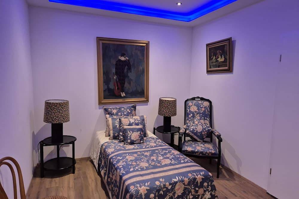 Entire apartment, Standard Apartment with Artistic Flair in Wuppertal, Bergisch region