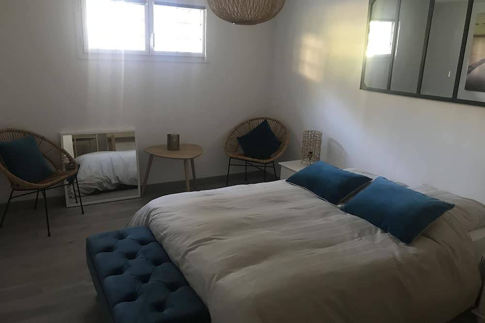 New housing, garden level in villa, with large garden, large swimming pool in Roquefort-les-Pins, Cannes region