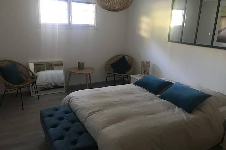 Location de vacances pour 4 personnes, avec jardin ainsi que piscine et terrasse à Roquefort-les-Pins - 2