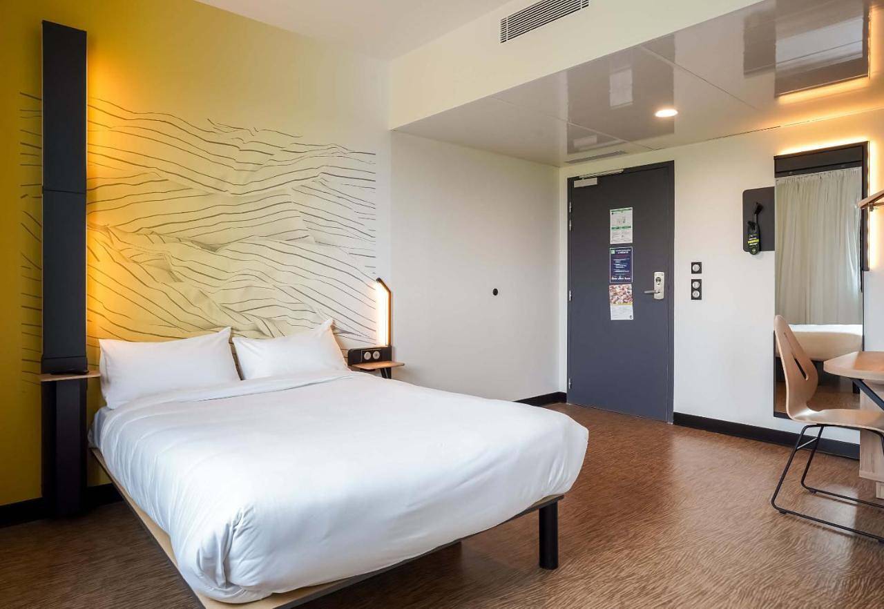 Twin Room in Montrouge, Hauts-de-Seine