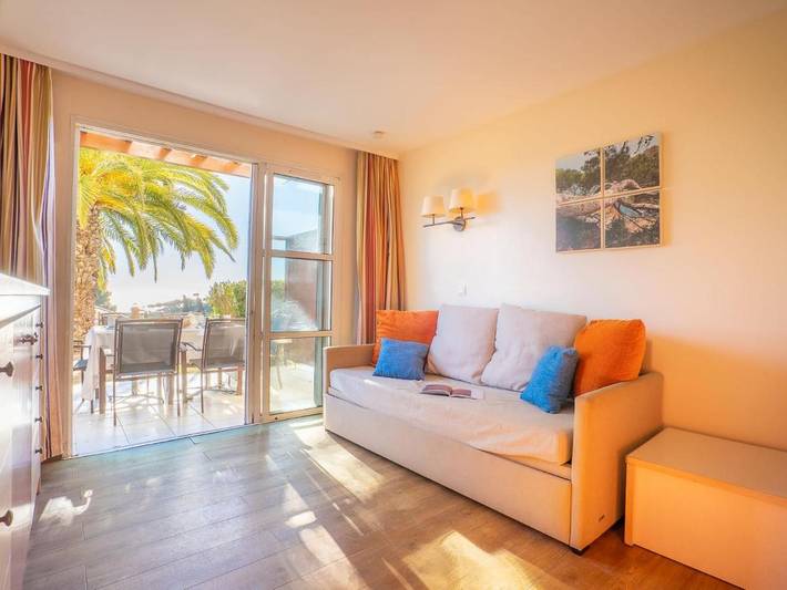 Gîte pour 6 personnes, avec jardin ainsi que terrasse et piscine, animaux acceptés dans Gare Du Dramont - 4