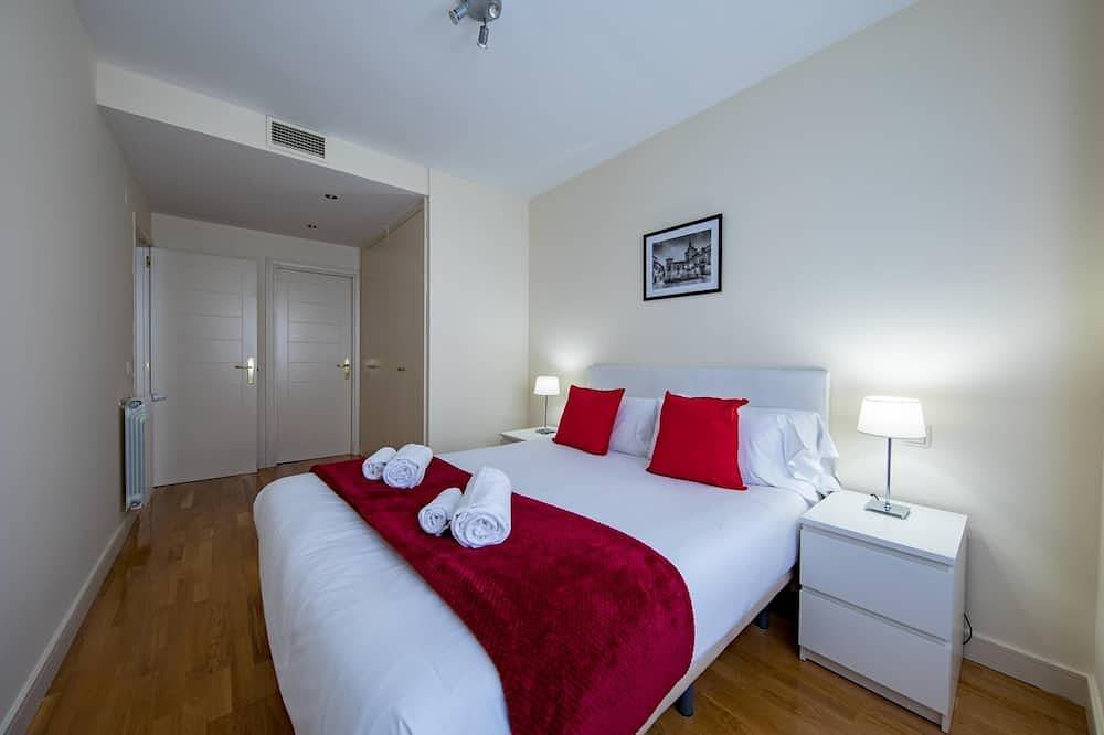 Entire apartment, Las Tablas - 3 Bedrooms with terrace in Punto de Atención al Ciudadano, Madrid