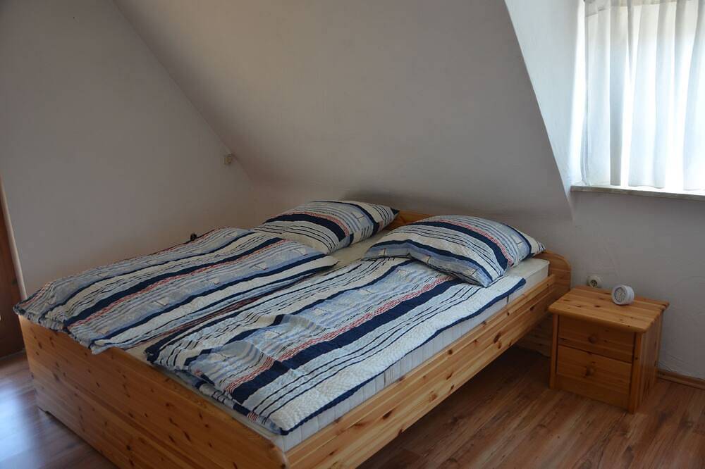 Ganze Wohnung, Ferienwohnung ~90 m² im 1. und 2. Stock im schönen Maintal, großer Garten in Karlstadt, Maindreieck