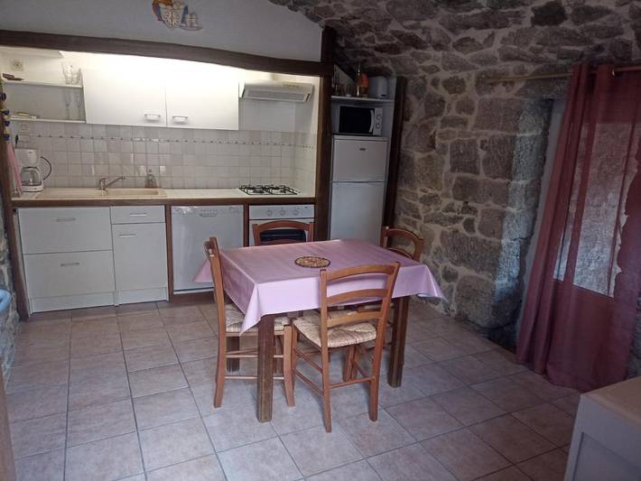 Gîte pour 6 personnes, avec terrasse et vue à Sainte-Marguerite-Lafigère - 4