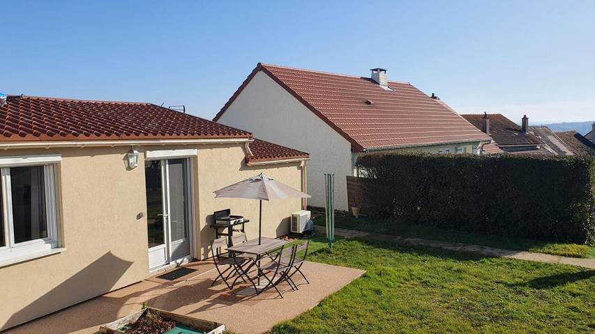 Location de vacances pour 4 personnes, avec Terrasse et Jardin à Creuzier-le-Vieux