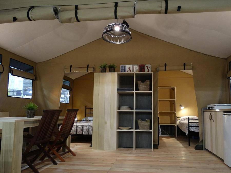 Camping Domaine de La Serre - Safarizelt 5 personen - Zelt Safari Lodge Nature 42m²/ 2 Zimmer - überdachte Terrasse (ohne eigene Sanitäranlagen) in Aigues-Vives (Ariège), Ariège