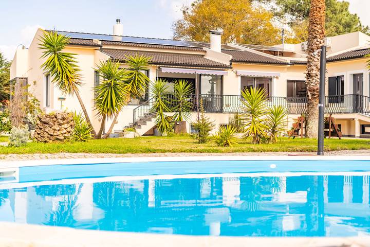Location de vacances pour 18 personnes, avec jardin et balcon dans Aroeira - 2