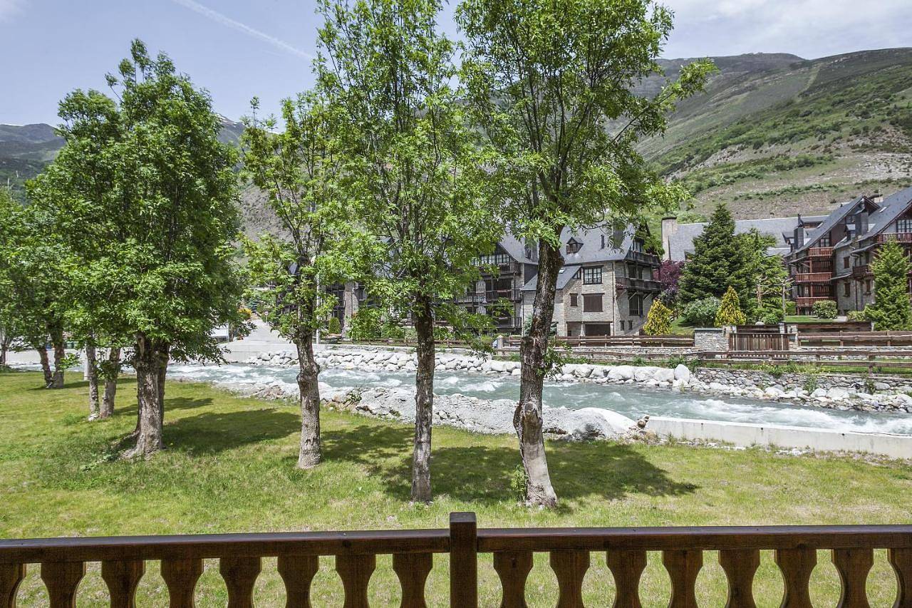 Apartamento entero, Arties Luxury Apartments con jardín in Arties, Alto Arán