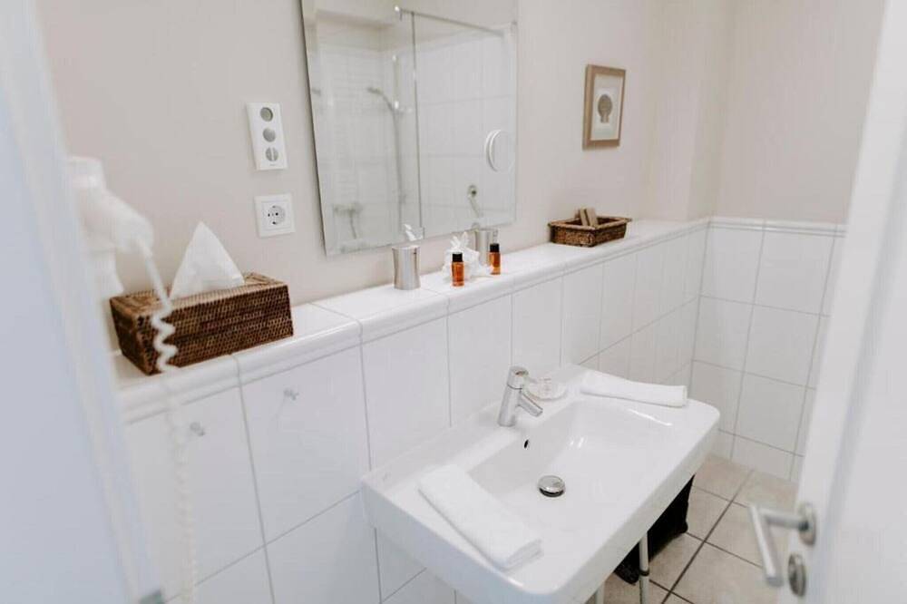 Ganze Wohnung, Heikendorf by Belvilla Doppelzimmer mit Meerblick in Kieler Förde, Heikendorf
