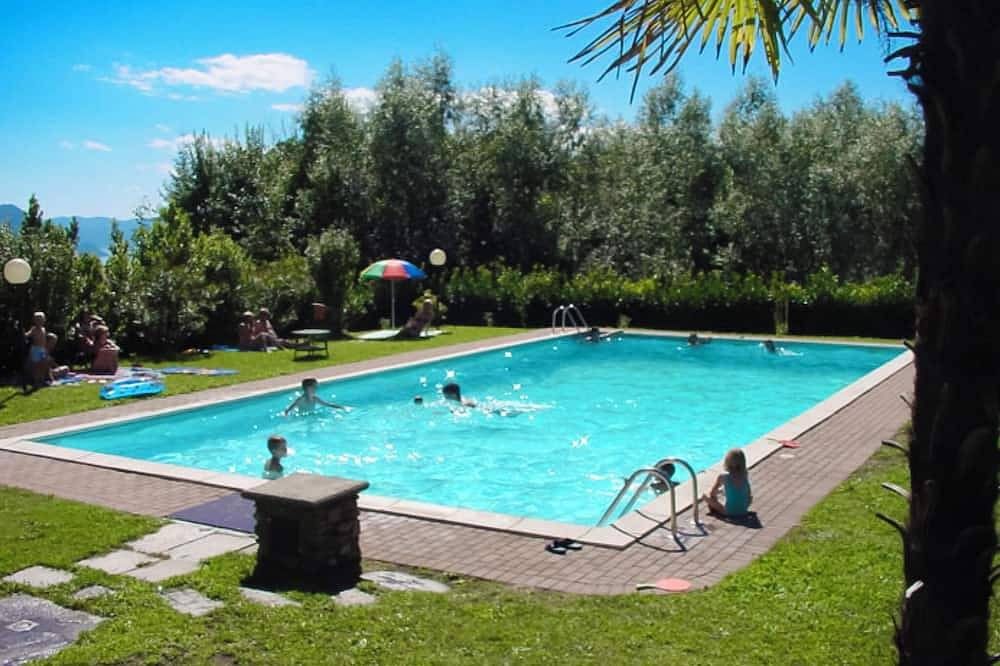 Entire apartment, 3-room apartment with dream lake view in a residence with pool and sunbathing lawn in Agra, Lago Maggiore (Lombardy)