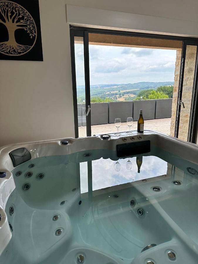 Location de vacances pour 8 personnes, avec jardin ainsi que jacuzzi et terrasse, animaux acceptés à Perpezac-le-Blanc - 2