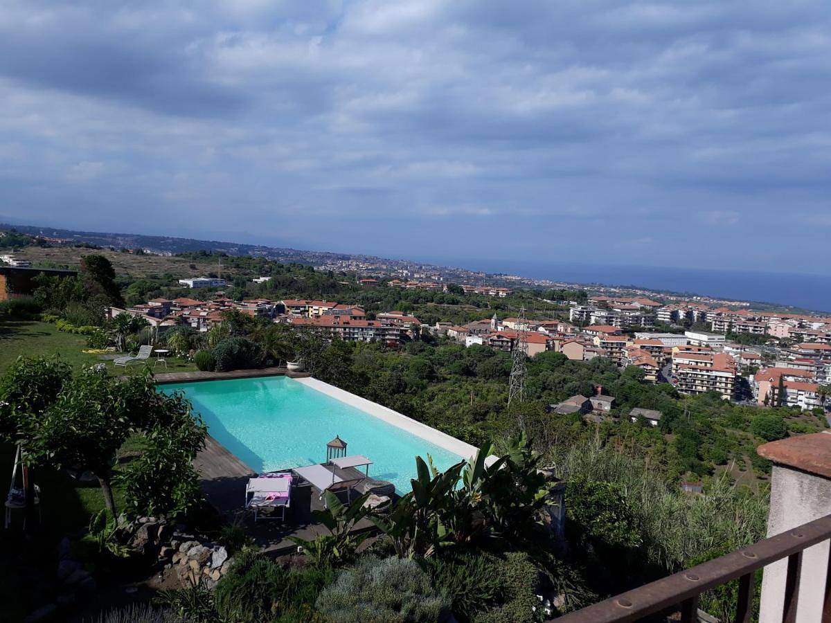 King Room with Pool View in Nizzeti, Valverde (Catania)