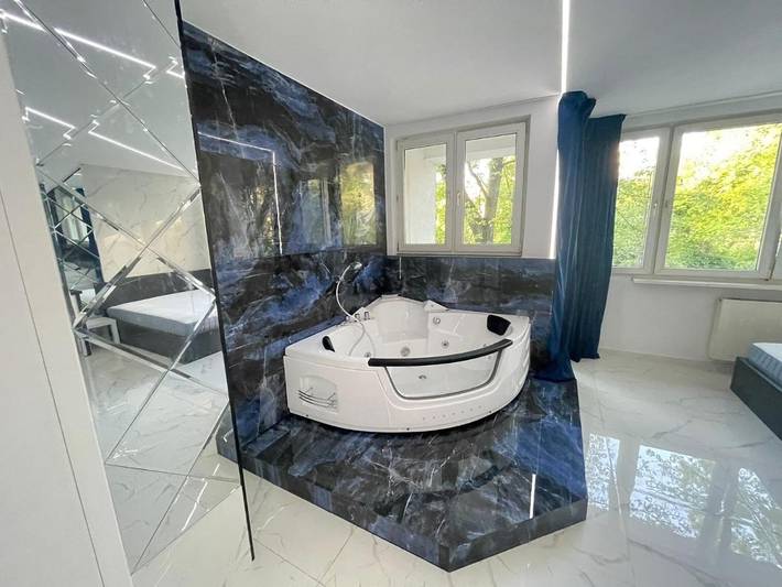 Apartament wakacyjny dla 2 osób, z jacuzzi w Warszawa