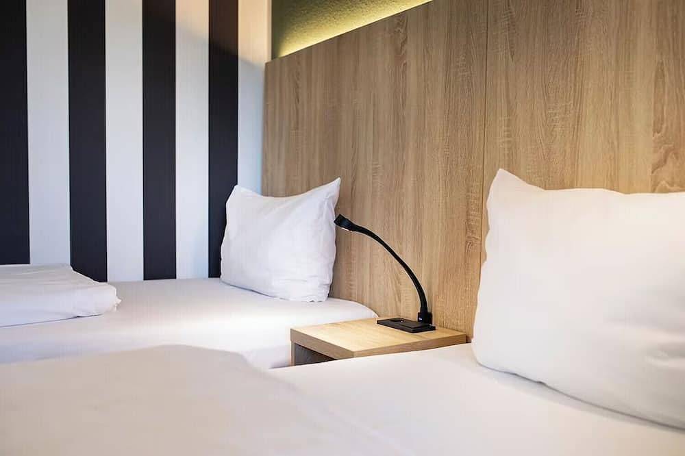 Spacious Group Stay | Pets Welcome | Stuttgart Access | Parking Available in Stuttgart, Stuttgart Region