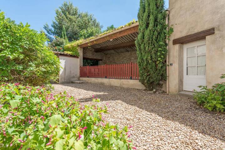 Location de vacances pour 3 personnes, avec terrasse et jacuzzi ainsi que jardin et piscine à Armissan - 3