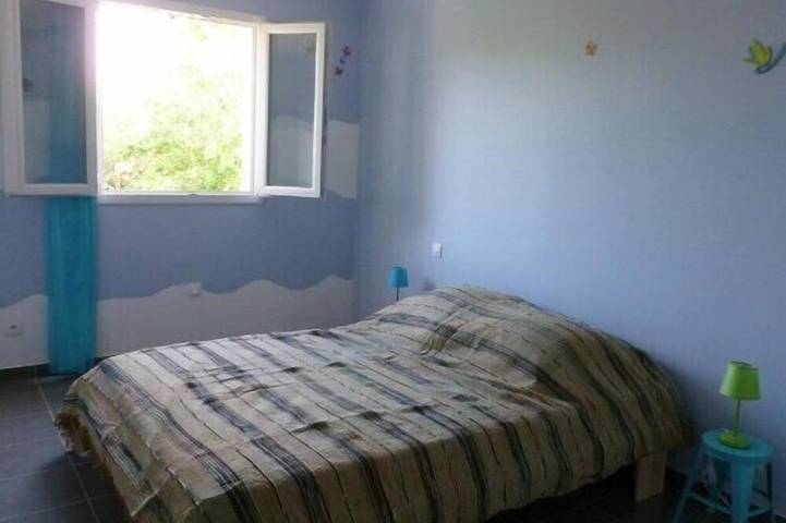 Location de vacances pour 15 personnes, avec terrasse et jardin à Colonzelle - 2