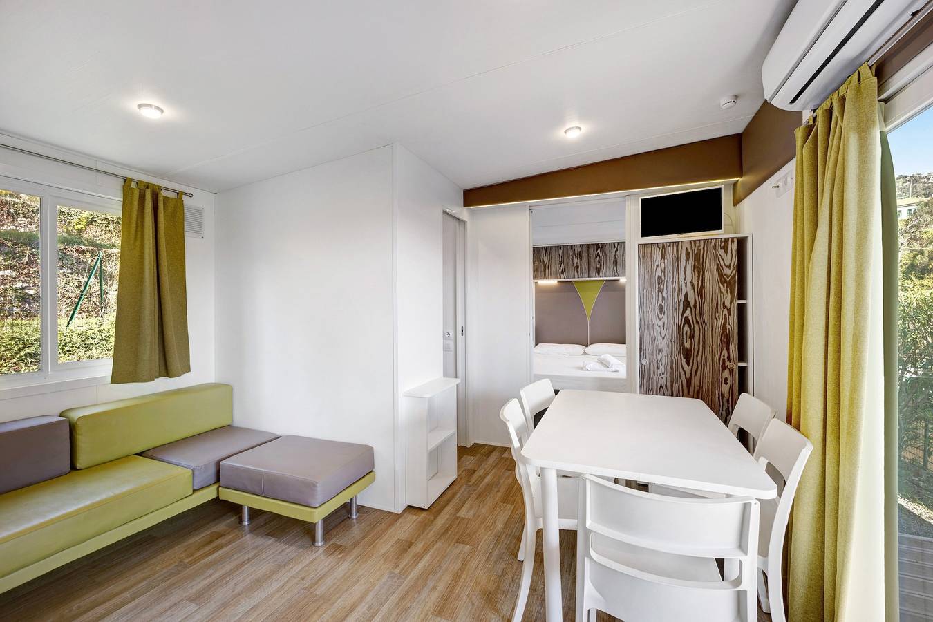 Mobile Home Alloro 165 avec piscine, terrasse privée et Wi-Fi in Pietra Ligure, Commune de Pietra Ligure