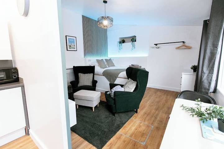 Entire apartment, Smart Studio With Parking | Near Uni, Hosp, Town in Exeter, Devon