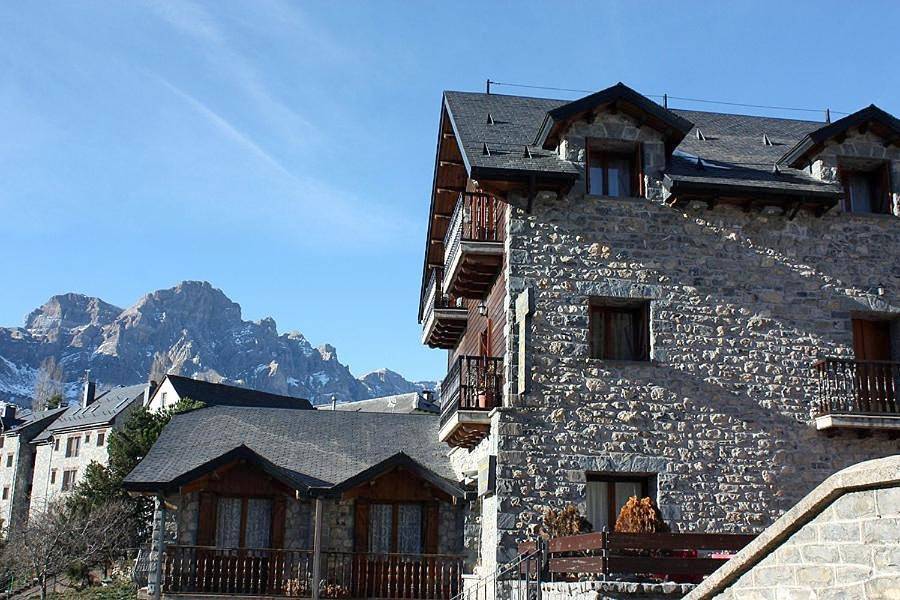 Apartamento entero, One-Bedroom Apartment in Tramacastilla de Tena, Pirineo Aragonés
