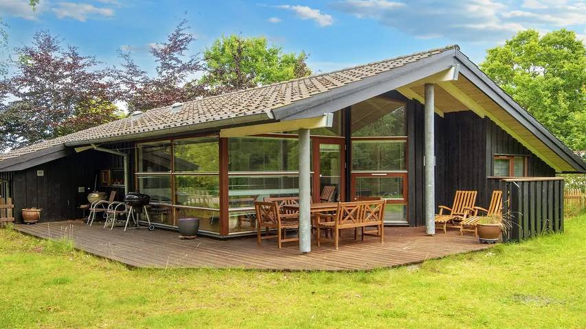 Ferienhaus für 9 Personen, mit Sauna und Terrasse sowie Whirlpool in Djursland