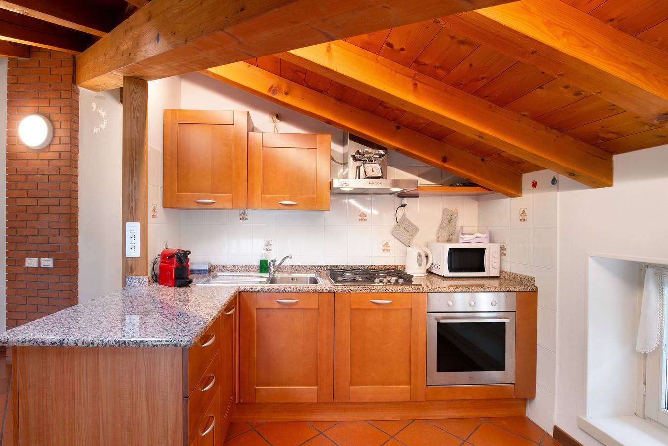 Entire apartment, Apartment 'La Corte Di Zio Pippo' with Wi-Fi in Albavilla, Brianza