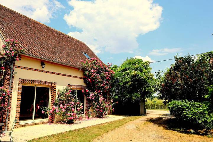 Location de vacances pour 35 personnes, avec piscine à Rueil-la-Gadelière