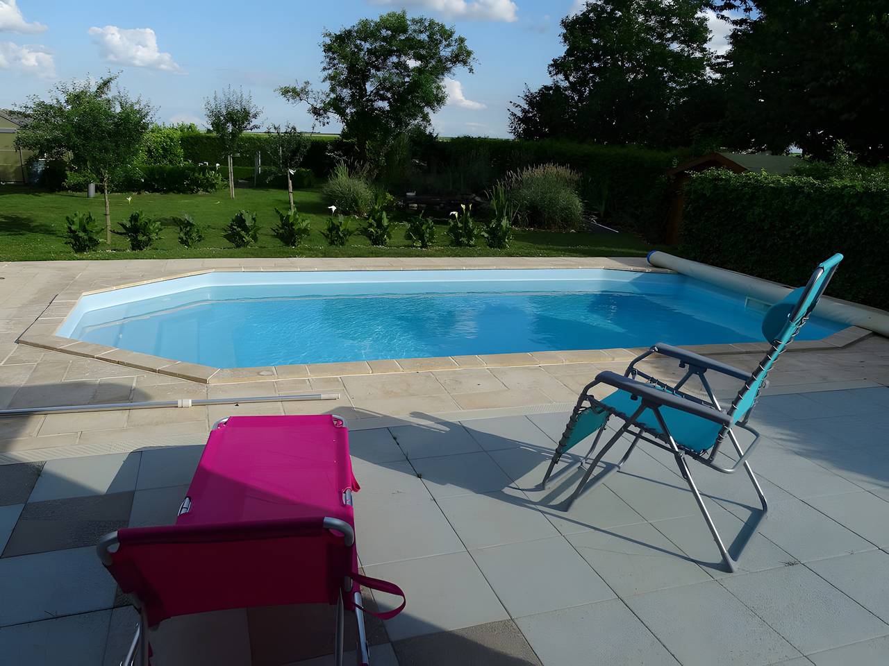 Gästezimmer „Chez Pierre et Jocelyne“ mit Gemeinschaftspool, Wlan und Klimaanlage in Vitry-la-Ville, Marne