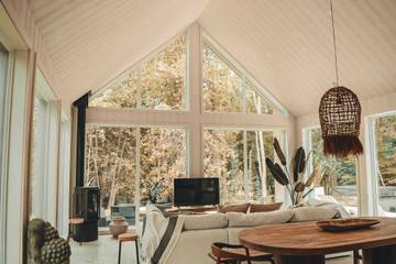 Villa for 10 Guests in Morin Heights, Quebec, Picture 1