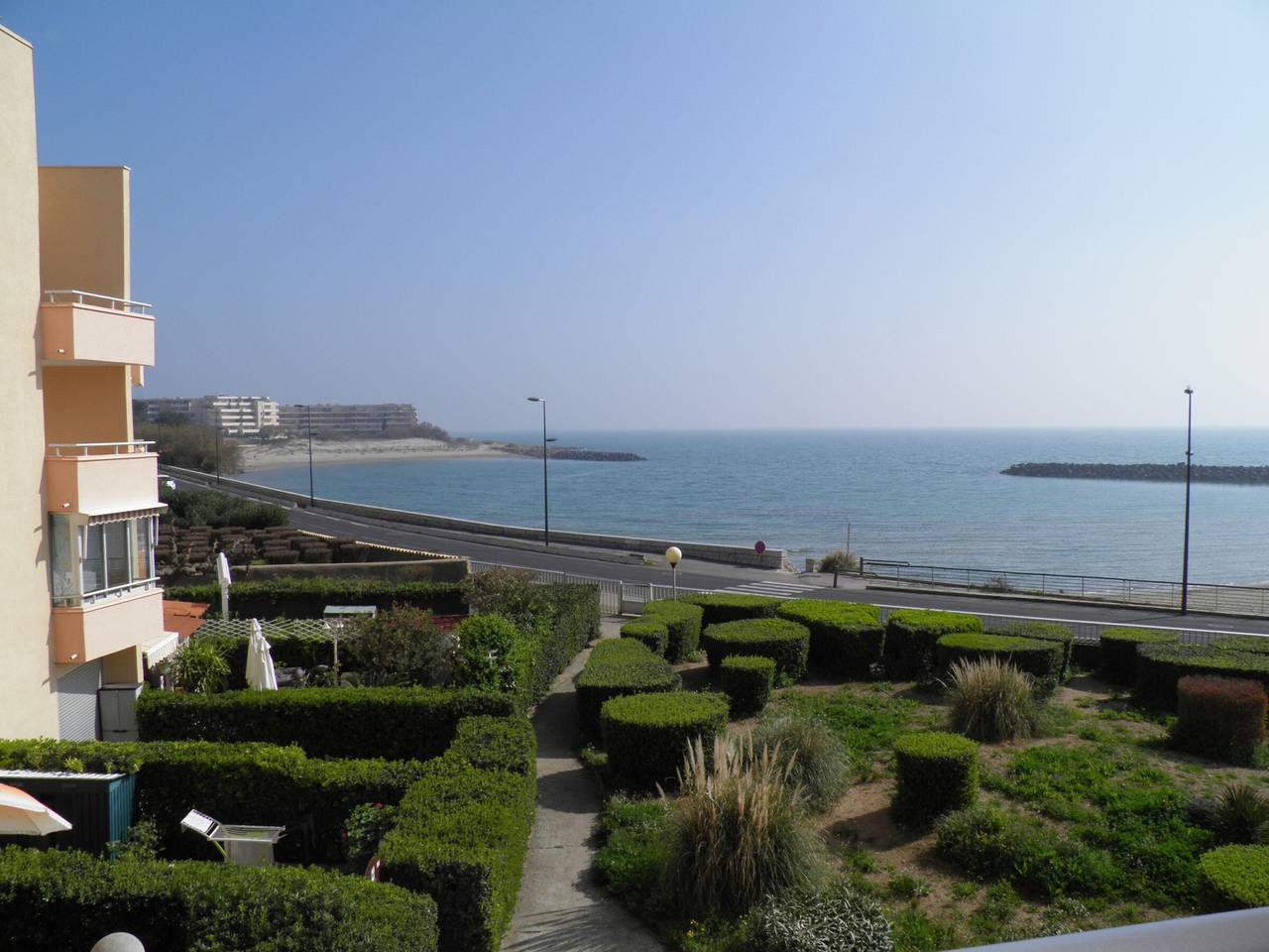 Entire apartment, Comfortable 2-room apartment in Sète with terrace and private parking in Sete, Mediterranean Coast (France)