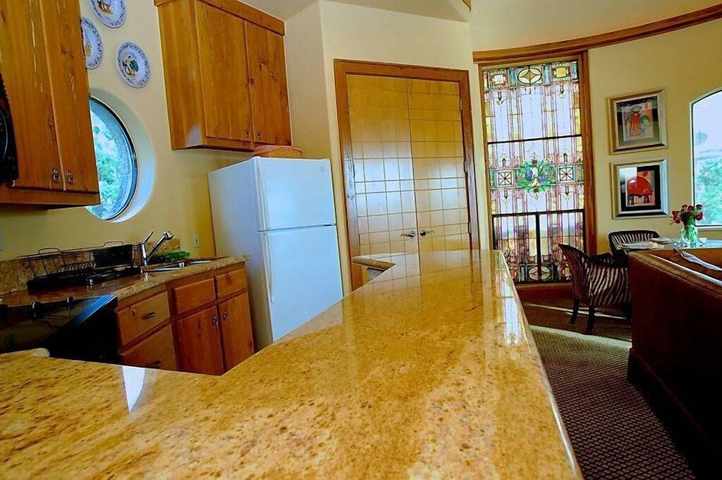 Ganze Wohnung, Romantisches Schloss / winehouse ~ Hoch über Lake Travis! in Lake Travis